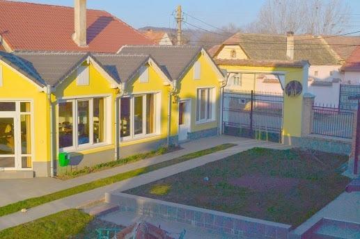 Pensiunea Poarta Oilor Gîrbova エクステリア 写真